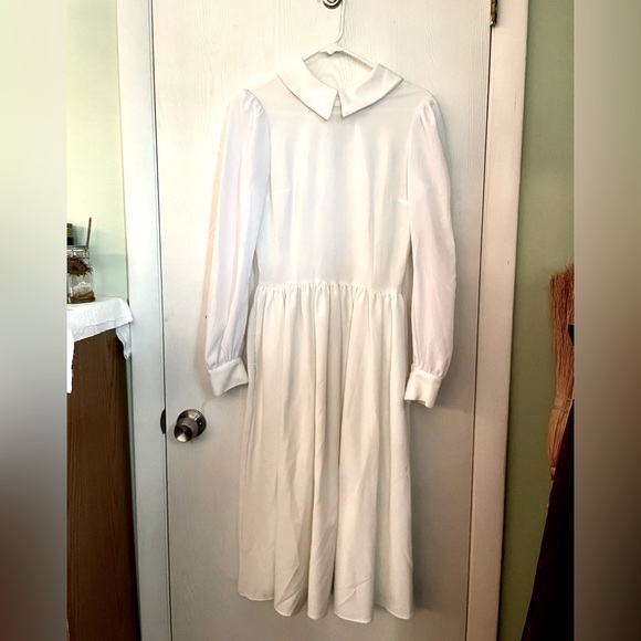 Deandri White Nosferatu Dress with Chiffon Sleeves - Picture 1 of 5
